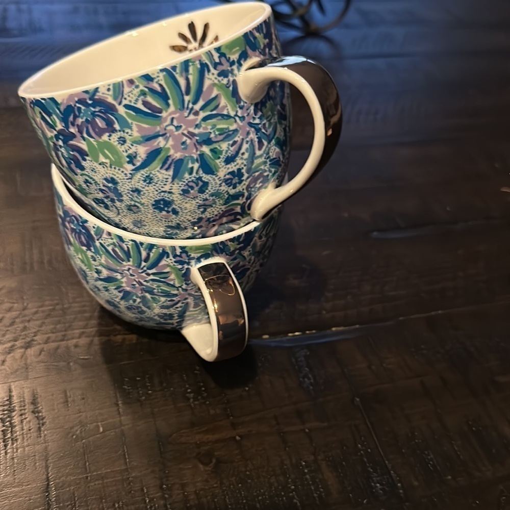 Lilly Pulitzer Tiger XX Lily Blue Floral Two 12oz Coffee Mugs Tea Cups Collector - Picture 3 of 16